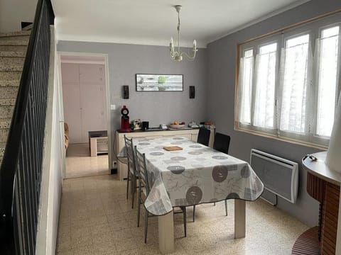 House in the historic center of Groux - Ideal spa treatments Vacation rental in Gréoux-les-Bains