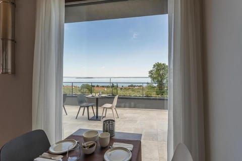 Insula Felix - Deluxe Double or Twin Room with Lake View Hotel in Lake Garda