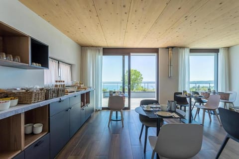 Insula Felix - Deluxe Double or Twin Room with Lake View Hotel in Lake Garda