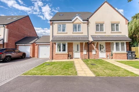 Team Accomodation WIFI Parking near M5 motorway Vacation rental in Birmingham