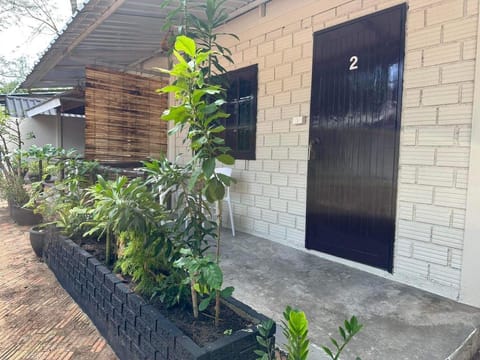 Breeze Bungalows Hotel in Sala Dan