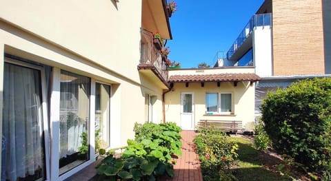 Domki i pokoje blisko morza Hotel in Leba