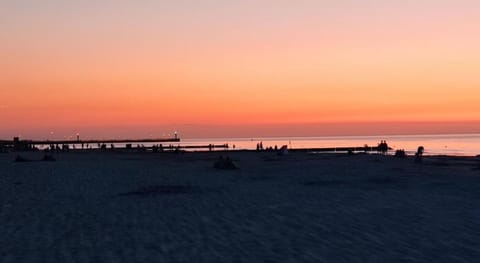 Domki i pokoje blisko morza Hotel in Leba