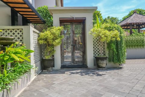 OYO 2702 Arimanu Guest House Hotel in Kuta