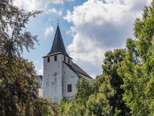 Single-Level Bungalow by Reservoir Vacation rental in Vulkaneifel