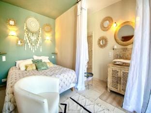 Villa in Villars with Pool and Sauna Villa in Apt