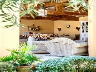 Villa in Villars with Pool and Sauna Villa in Apt