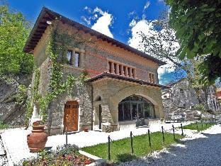 Villa in Pistoia with Heated Pool  Sauna Villa in Emilia-Romagna