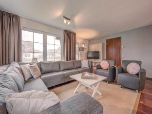 Vibrant villa near the river Moselle Villa in Ediger-Eller