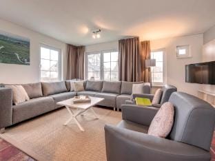 Vibrant villa near the river Moselle Villa in Ediger-Eller