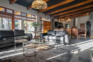 Avemore Manor House with Backup power Vacation rental in Stellenbosch