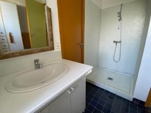 Sunlit Villa in Banne Villa in Berrias-et-Casteljau