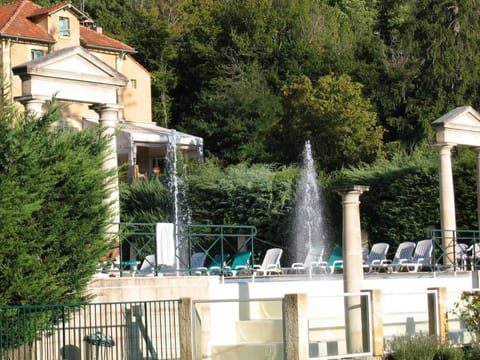 Romantic Chateau Stay Rhone Apartment in Provence-Alpes-Côte d'Azur