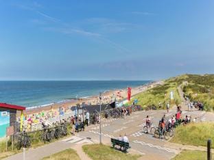 Bungalow near North Sea Beach with Garden Vacation rental in Domburg