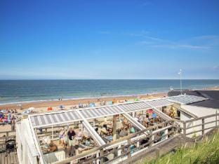 Bungalow near North Sea Beach with Garden Vacation rental in Domburg
