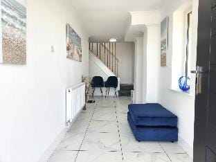 Sea View - 1 Bed Suite - Ocean Breeze - Port Eynon Apartment in Wales