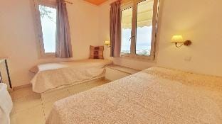 Studio Quiet And Peaceful And Very Relaxing with kitchen, shared pool and Ac Apartment in Piskopiano
