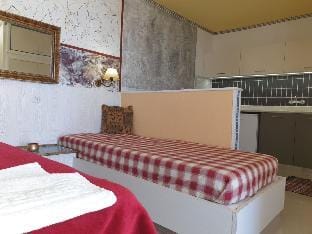 Studio Quiet And Peaceful And Very Relaxing with kitchen, shared pool and Ac Apartment in Piskopiano