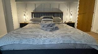 Luxurious Elegant Holiday home+Bike store-Sleeps 6 Apartment in Wick