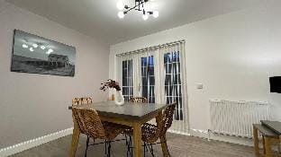 Luxurious Elegant Holiday home+Bike store-Sleeps 6 Apartment in Wick