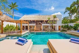 Villa Atlanta - New Luxury 7BDR, Prime Location Villa in Kuta