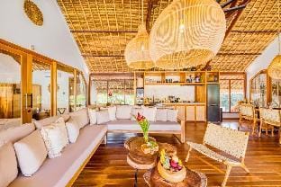 Villa Atlanta - New Luxury 7BDR, Prime Location Villa in Kuta