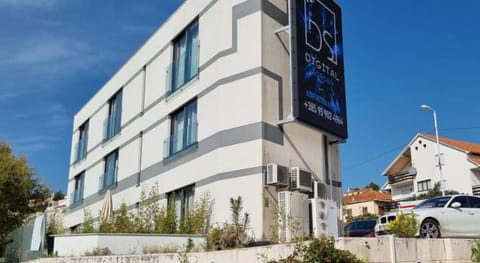 Jona Room Split Hotel in Podstrana