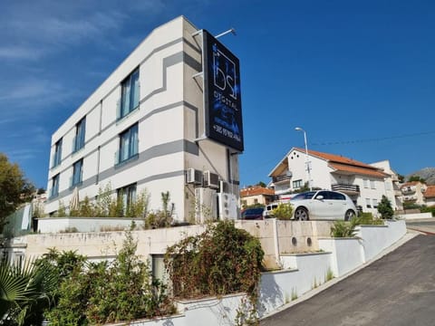 Jona Room Split Hotel in Podstrana