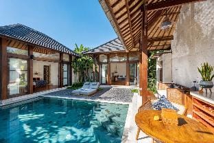 Royal 2 BR Villa wth Private Pool and jacuzzi#PS15 Villa in Ubud