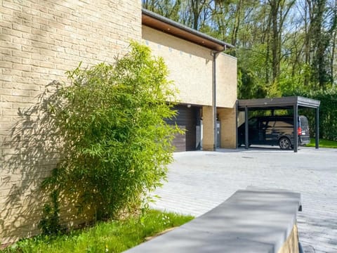 Picturesque villa with swimming pool Villa in Flanders