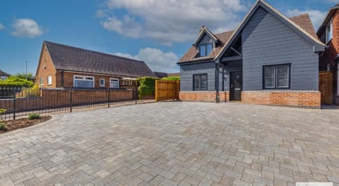 Silver Stag, Glamorous 5 BR House Vacation rental in South Derbyshire District