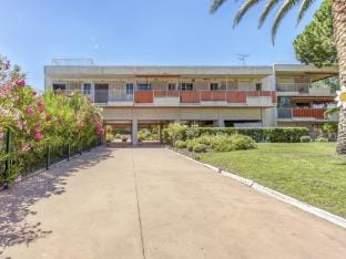 Delightful Apartment in Saint Tropez with Swimming Pool Apartment in Saint-Tropez