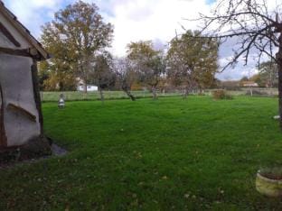 Character vacation home with garden Vacation rental in Bourgogne-Franche-Comté