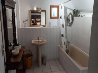 Character vacation home with garden Vacation rental in Bourgogne-Franche-Comté