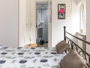 Sunlit Garden Escape Normandy Vacation rental in Normandy