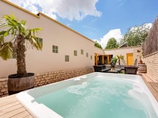 Peaceful Getaway with Spa Vacation rental in Flanders