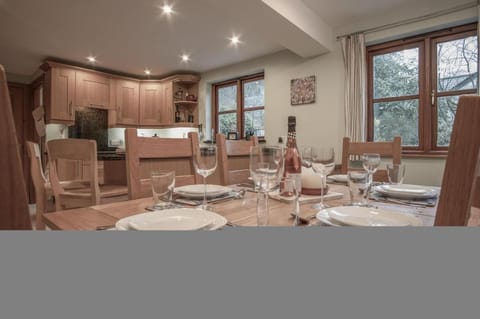 Llais Afon - 3 Bedroom Holiday Home - Fishguard Apartment in Fishguard