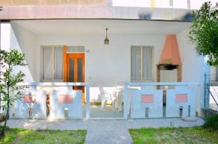 Wonderful villa with private garden 200 metres from the beach Apartment in Bibione