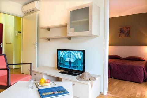 Adonis Divonne-Les-Bains Résidence Du Lac Hotel in Divonne-les-Bains