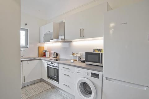 Athina 2BR Apt, Fully Equipped, Kitchen, AC, WiFi Apartment in Chalandri