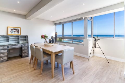 Ocean Front Apartment w Sea Views  Pleasant Ways Apartment in Sea Point