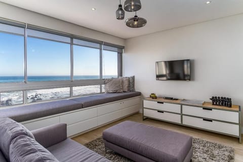 Ocean Front Apartment w Sea Views  Pleasant Ways Apartment in Sea Point