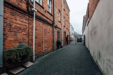 Central Modern Flat, Sleeps 6 - Dedicated Parking - From £125 Per Night Apartment in Henley-on-Thames