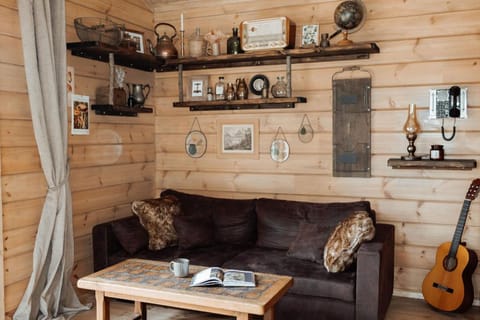 Cabane à l'Ombre des Charmes Vacation rental in Wallonia, Belgium