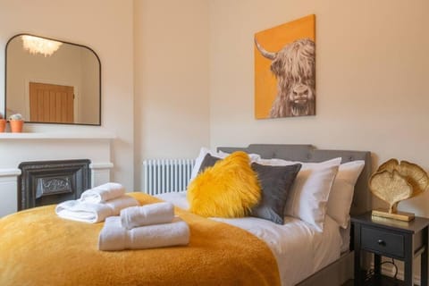 Escape 2 Unwind At The Parade, Accommodates 10 Apartment in York