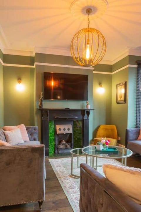 Escape 2 Unwind At The Parade, Accommodates 10 Apartment in York