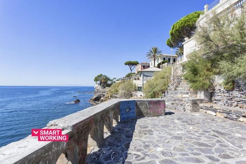 Yellow Suite sul Lungomare di Recco by Wonderful Italy Apartment in Recco