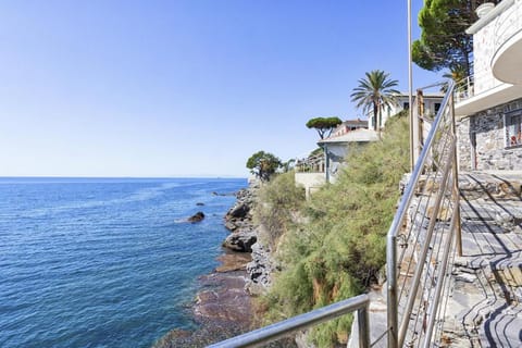 Yellow Suite sul Lungomare di Recco by Wonderful Italy Apartment in Recco