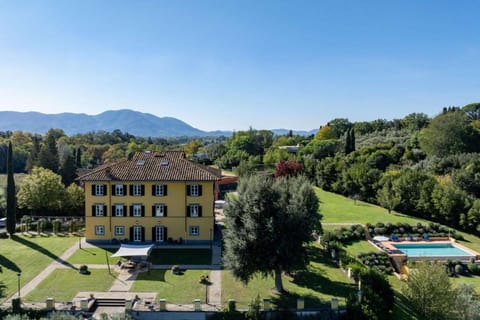 Villa Pacini - just 1,8 km outside Lucca Wall - Pool Villa in Capannori