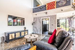 1BRLoft PrivatePool Villa sunset &  ricefieldsview Villa in Ubud